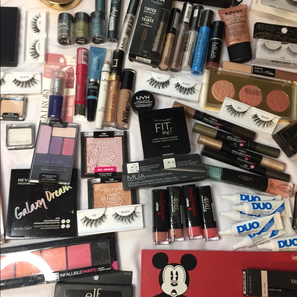 Mystery Makeup Bundle ✨ - Picture 5 of 8